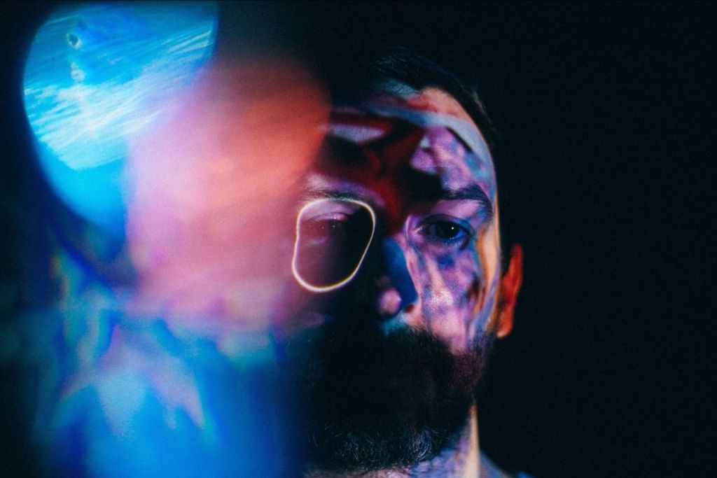 Max Cooper ha lanzado un nuevo sencillo titulado ‘With&nbsp;Me’