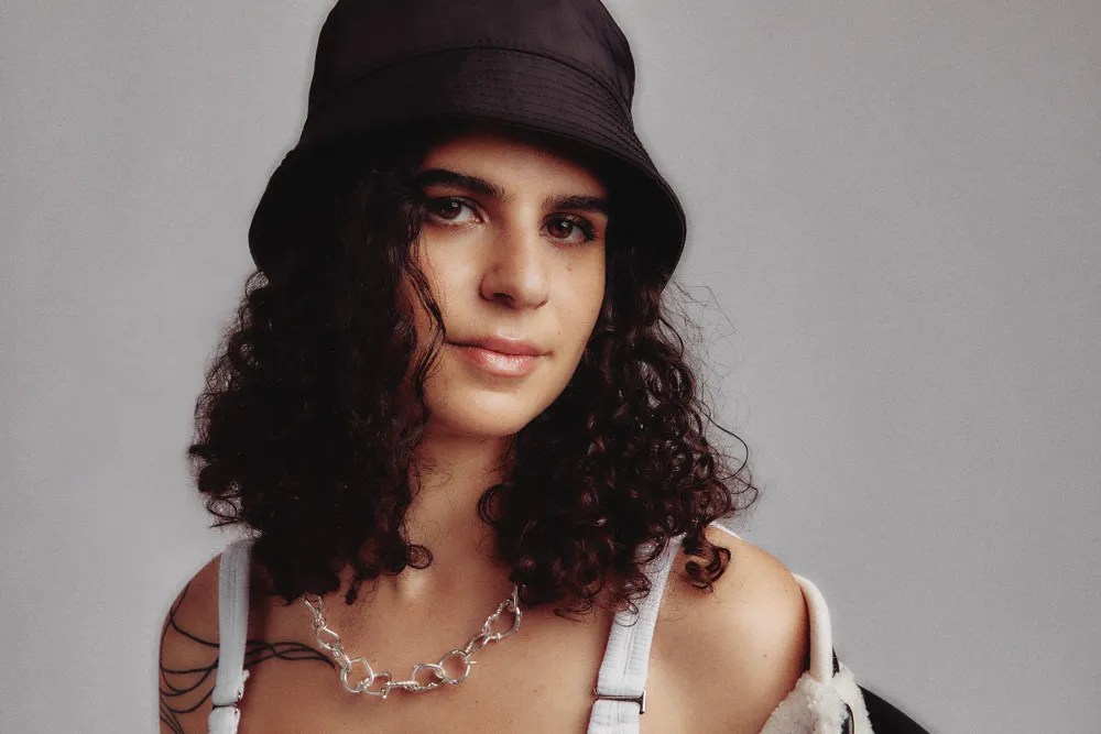 Escucha ‘Cash For Love’ de&nbsp;Carlita