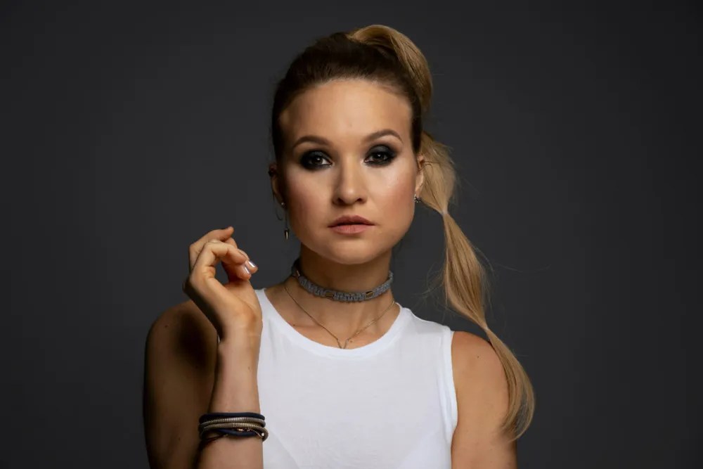 La DJ y violinista Alfiya Glow acaba de lanzar un nuevo tema titulado ‘Echoes of&nbsp;Arrival’