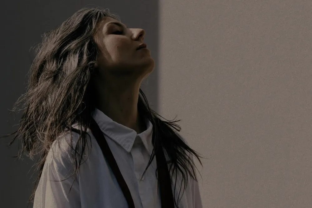 Julia Holter anuncia nuevo álbum, comparte sencillo y&nbsp;video