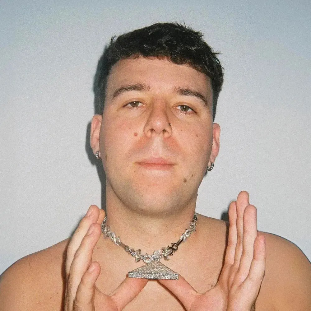 Quevedo hará una pausa en su carrera: «A mi casi nadie me quiere, quieren mi&nbsp;libreta»