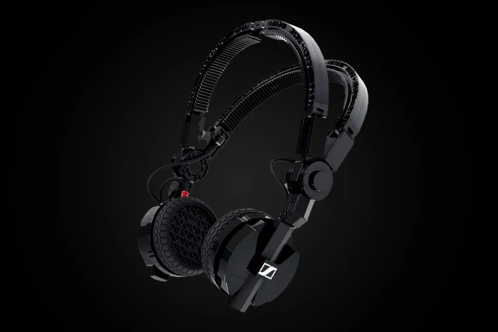 El diseñador húngaro ha creado auriculares de DJ Sennheiser HD25 con bloques&nbsp;LEGO